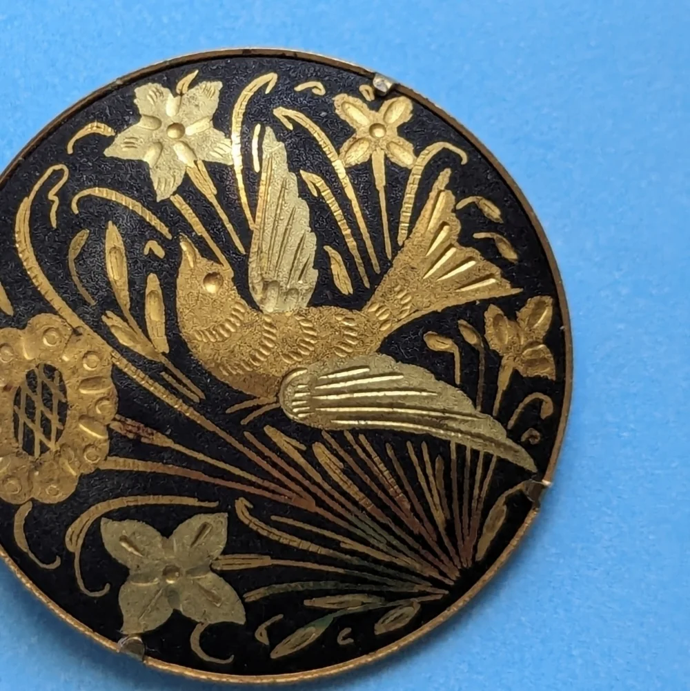 🕊️ Vintage Damascene Pin black and gold birds and floral trombone clasp 1